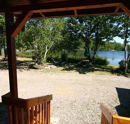 Spectacle Lake Lodge Банкрофт Экстерьер фото