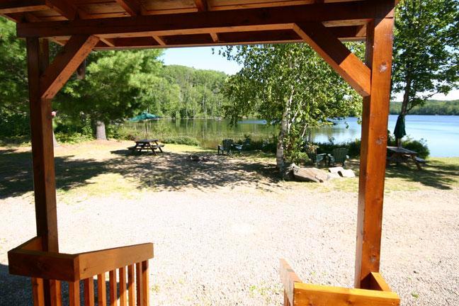 Spectacle Lake Lodge Банкрофт Экстерьер фото