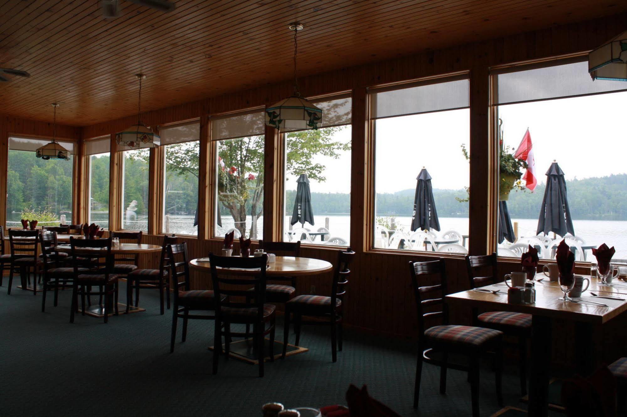 Spectacle Lake Lodge Банкрофт Экстерьер фото